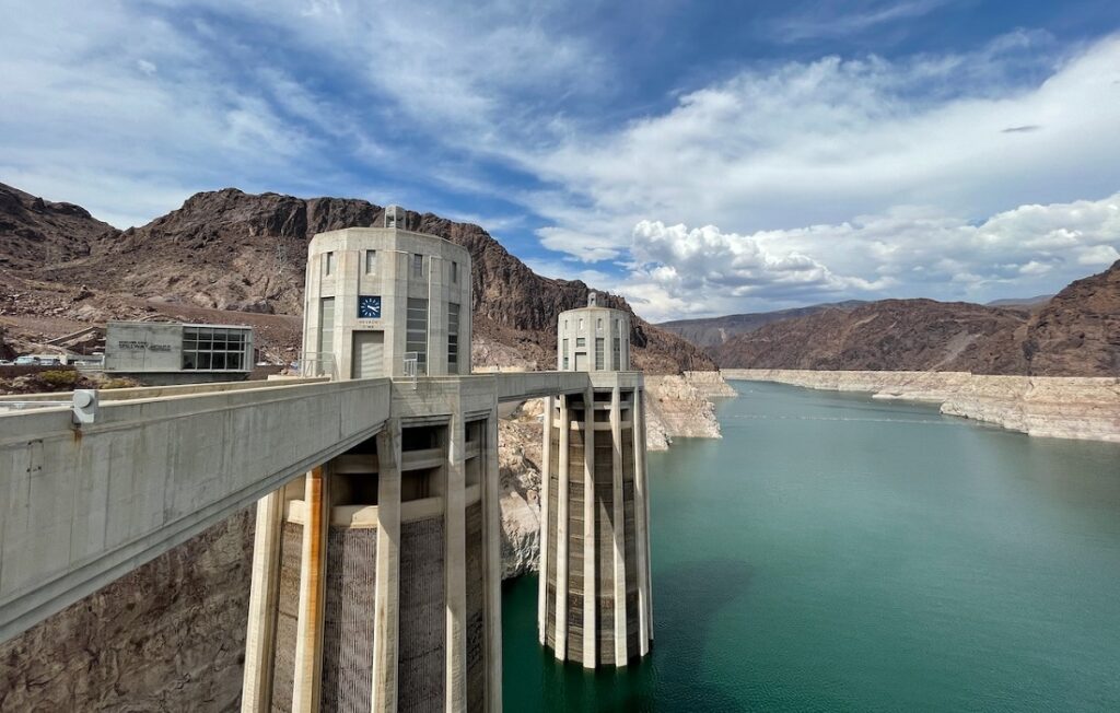 Nivel bajo de agua en la presa Hoover